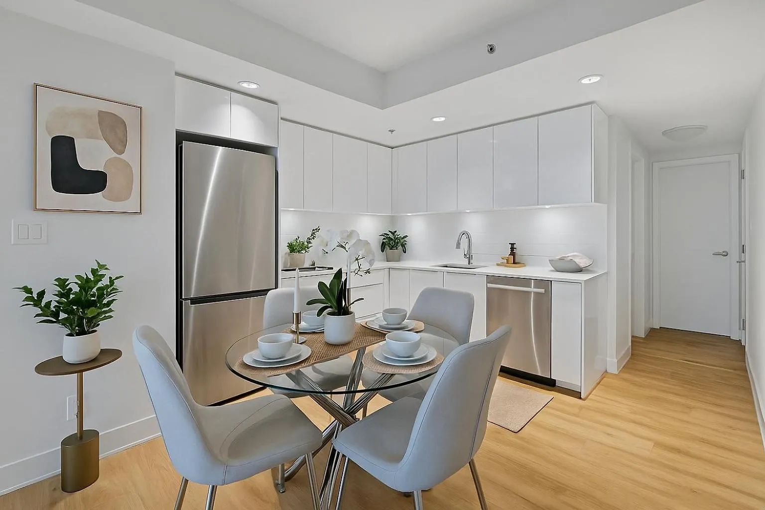 Elegant 2Br Urban Oasis Steps From Everything Vancouver Canada