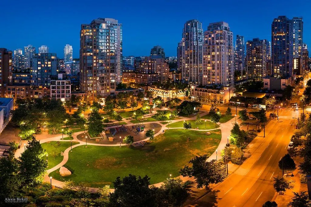 Elegant 2Br Urban Oasis Steps From Everything Vancouver