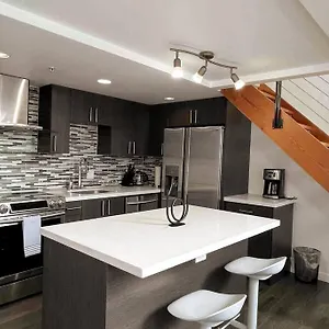 Modern Top-floor 1-bedroom Loft With Free Parking Apartment